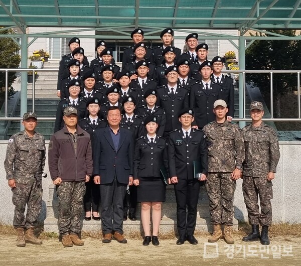 육군 보병 제37사단 중원여단에서 2박3일간 병영체험을 수료한 동양대학교 의무군사학과 학생들. 