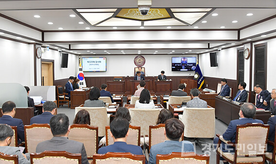 제320회 동두천시의회 임시회가 폐회되고 있다. 