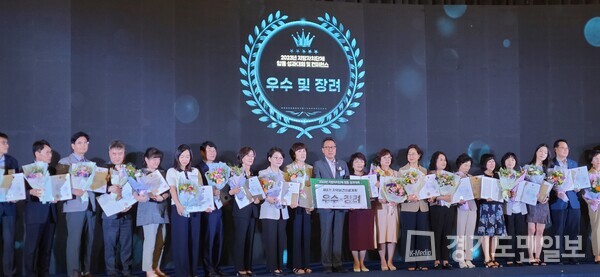 화성시가 서울 The-K 컨벤션센터에서 열린 ‘2023년 지방자치단체 합동 성과대회’에서 지역보건의료계획 평가결과 우수기관의 영예를 안았다.