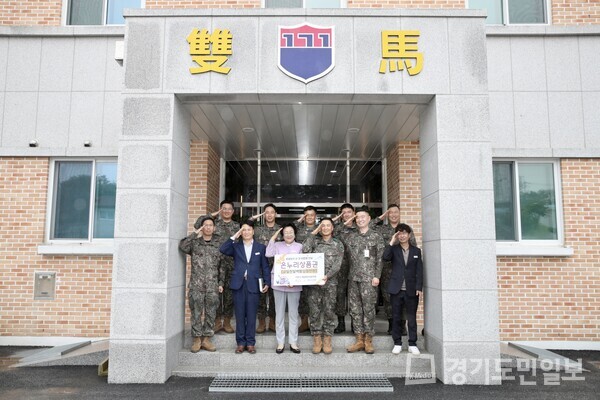 이천시통합방위협의회 의장인 김경희 이천시장이 이천시민을 위해 헌신하는 군부대를 방문하고 있다.