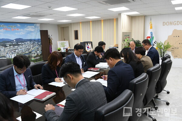 박형덕 동두천시장 주재로 ‘2024년 주요 업무계획 보고회’를 갖고 있다. 