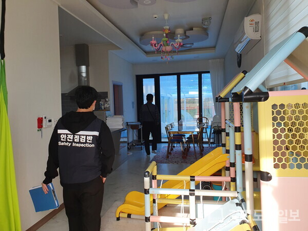 안산시가 주요 숙박시설을 대상으로 안전사고 예방을 위한 점검을 벌이고 있다. 