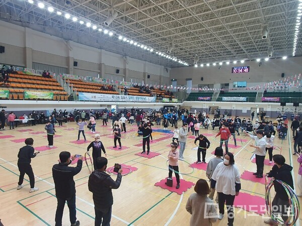 지난해 열린 제13회 김포시 장애인 생활체육대회에서 참가자들이 대회를 즐기고 있다. 