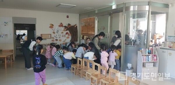 석수1동 어린이집에서 재난대피훈련이 실시되고 있다. 