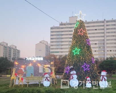 동두천기독교연합회가 설치한 크리스마스트리. 