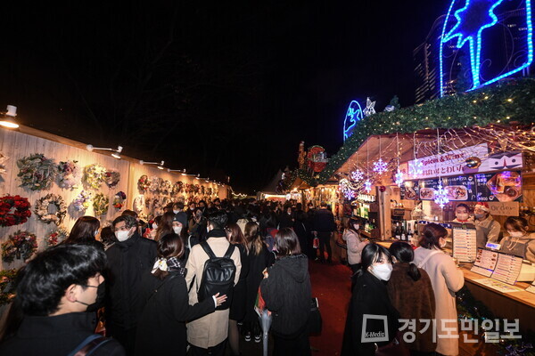지난해 12월 오산시가 국외 벤치마킹차 찾았던 일본 도쿄 및 요코하마 크리스마스 마켓의 현장.