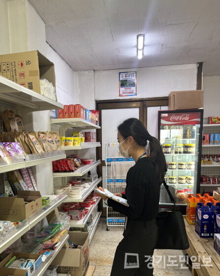 파주시가 어린이 식품안전보호구역 내 어린이 기호식품 조리·판매업소 점검에 들어갔다.