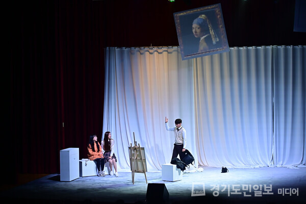 아폴론아트컴퍼니가 제작한 청소년 마약 예방 연극 ‘환상의 짝궁’ 시연회 모습. 