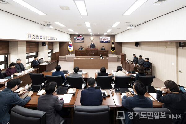 김포시의회가 18일 제229회 정례회 제3차 본회의를 열고 있다.  