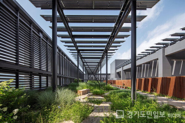 ‘2023 성남시 하늘정원상’ 대상에 선정된 HD현대 글로벌 R&D센터.