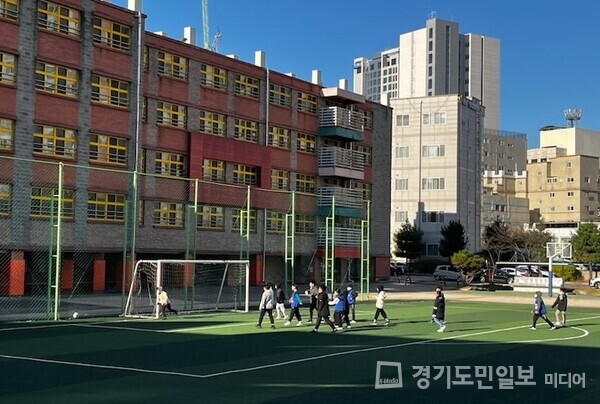 안양초 축구교실 진행 모습. 