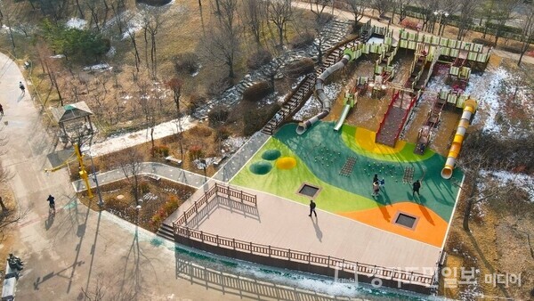 새롭게 단장된 상동호수공원 어린이놀이시설.