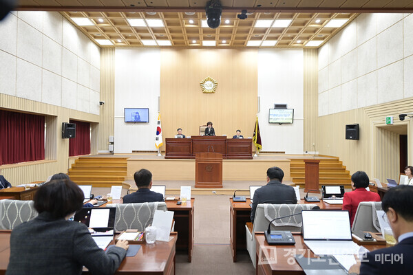 연천군의회 제283회 임시회가 개회되고 있다.
