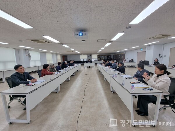 안양시청 4층 회의실에서 ‘2024년 안양시 장애인복지위원회’가 개최되고 있다.