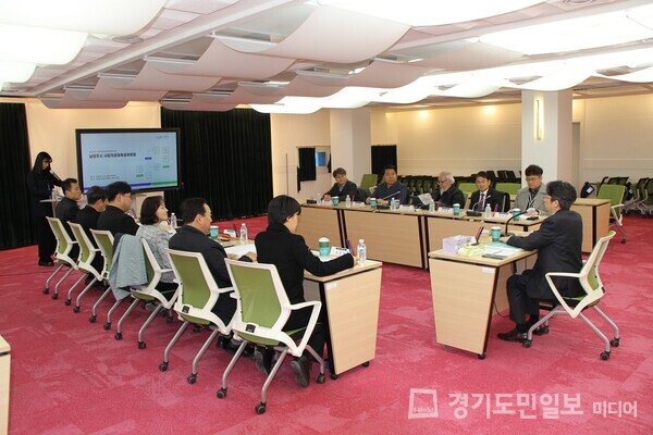 남양주시청 여유당에서 ‘2024년 사회적경제 육성위원회 회의’가 열리고 있다.