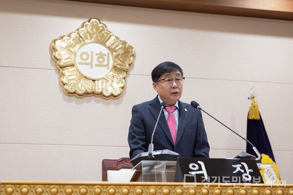 윤창철 의장이 제365회 임시회 제1차 본회의를 개의하고 있다.