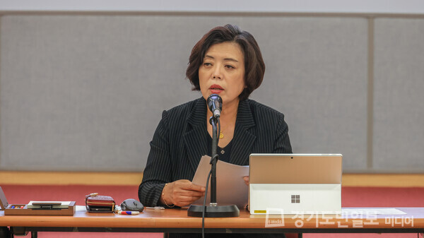 신계용 과천시장이 정부가 발표한 10ㆍ15 부동산 대책과 경제부총리의 보유세 인상 시사에 대해 반대 의사를 밝히고 있다. 