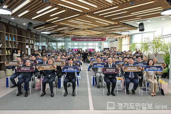 2025년 우수기업 및 중소기업인 대상 시상 및 우수기업 인증서 수여식.